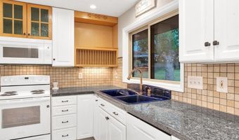 157 Romine Cir, Ballwin, MO 63011
