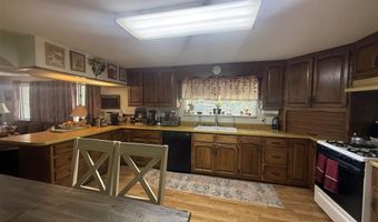 202 N Division St, Cowley, WY 82420