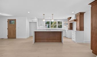 61 Applegate Rd, Cranston, RI 02920