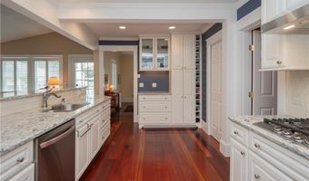 198 Gibbs Ave, Newport, RI 02840