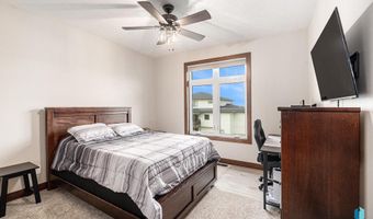 1604 W River Bend St, Brandon, SD 57005