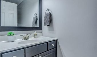 13153 Barrett Meadows Dr, Des Peres, MO 63021