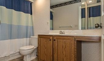 817 Woodside Trails Dr, Ballwin, MO 63021