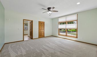 904 Cottage St, Adel, IA 50003