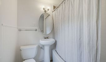 53 Prospect St, Bloomfield, CT 06002
