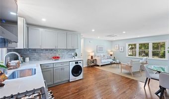 7 Laneway Ct B, Narragansett, RI 02882