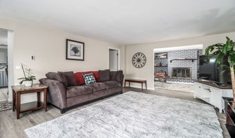 5 Bayberry Dr, Brookfield, CT 06804