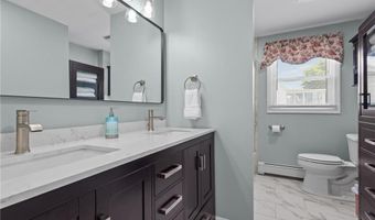 2 Dogwood Dr, Cranston, RI 02921
