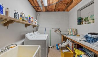 2767 Tanasee Gap Rd, Balsam Grove, NC 28708