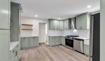 5 Buxton Ct, Barnegat, NJ 08005