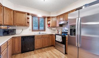 4650 Farmstead Ct, Bel Aire, KS 67220