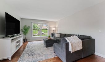 635 Oakview Dr, Algonquin, IL 60102