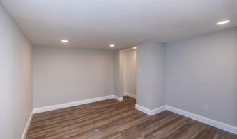 8 SHERMAN Dr, Claymont, DE 19703