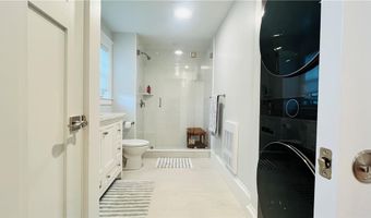 35 Memorial Blvd 1, Newport, RI 02840