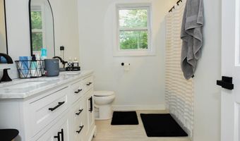150 Hathaway Rd, Acushnet, MA 02743