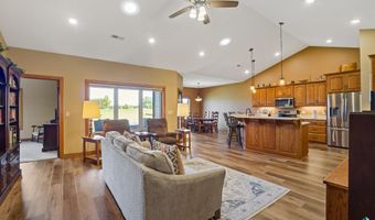 604 Ash Creek Dr, Beresford, SD 57004