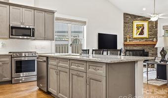 2 Lifestyle Ct, Arden, NC 28704