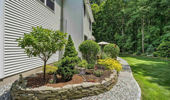 32 Peacock Brook Ln, Amherst, NH 03031