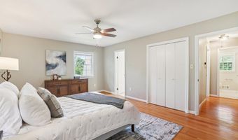 2647 S KENT St, Arlington, VA 22202