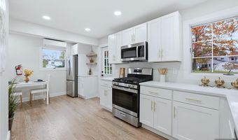 20 Dojean Ct, Bergenfield, NJ 07621