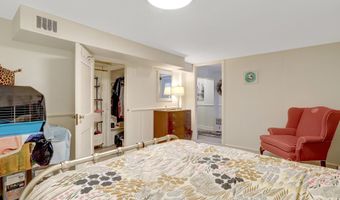 1114 N HARRISON St, Arlington, VA 22205