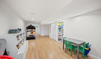 3031 NEWARK St NW, Washington, DC 20008