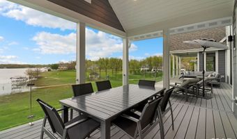 40561 N Newport Dr, Antioch, IL 60002