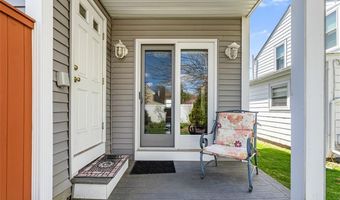 15 Shore Dr, Barrington, RI 02806
