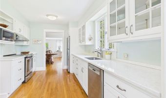 30 Forest Rd W, Bristol, RI 02809