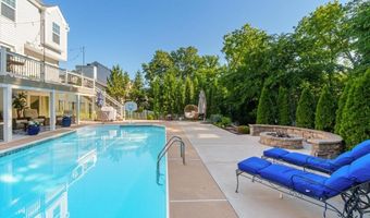 1307 Red Oak Plantation Dr, Ballwin, MO 63021