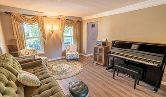 19328 Stirrup Dr, Abingdon, VA 24211