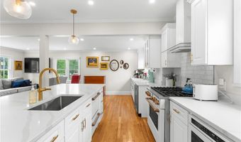 1144 Narragansett Blvd, Cranston, RI 02905