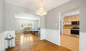 8502 WOODBINE Ln, Annandale, VA 22003