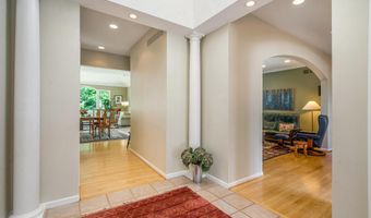 2736 Aspen Ct, Ann Arbor, MI 48108