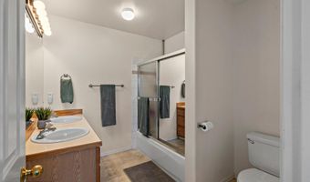 7821 Charlotte Cir, Anchorage, AK 99502