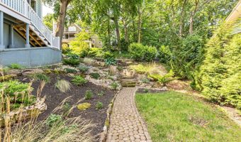 29 Grand Ave, Atlantic Highlands, NJ 07716