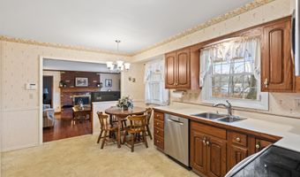 11 Westchester Dr, Albany, NY 12205