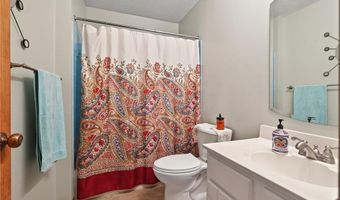 15716 Hayes Trl, Apple Valley, MN 55124