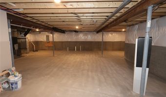 2430 Merriment Dr, Amherst, OH 44001