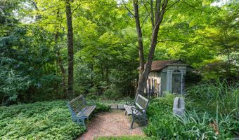 6 Spring St, Chester, CT 06412
