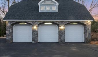 38 Miss Fry Dr, East Greenwich, RI 02818