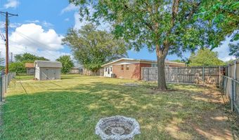 1909 N Flamingo Ln, Altus, OK 73521