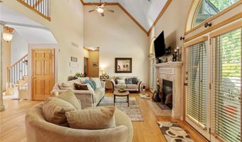 15733 Pine Cir, Basehor, KS 66007