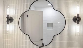 402 SW 11th St, Bentonville, AR 72712