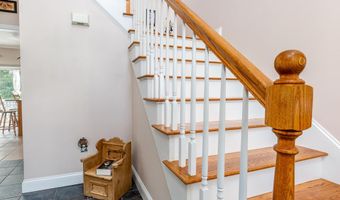 7 Mizzen Ln, Bourne, MA 02532