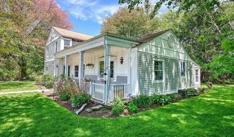 46 Channing Rd, Narragansett, RI 02882