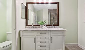 4691 LONGSTREET Ln 202, Alexandria, VA 22311