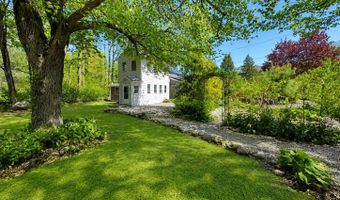 77 N High St, Clinton, CT 06413