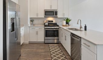 1011 W LAPIS Flds S, Bluffdale, UT 84065