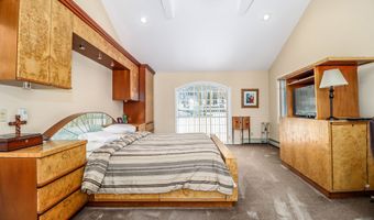 38 N Lake Shore Dr, Brookfield, CT 06804